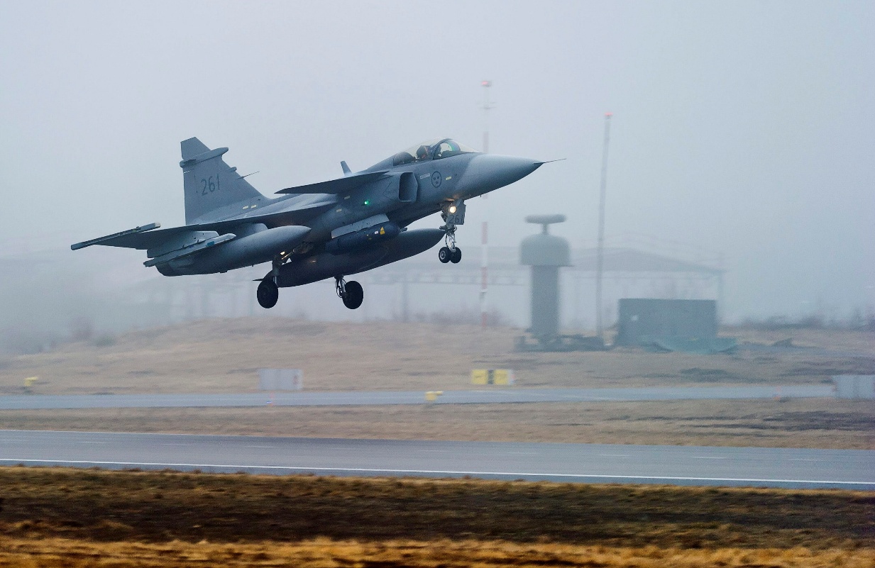 Ukraine muốn có phi đội 250 chiến đấu cơ, ưu tiên tiêm kích Gripen - Ảnh 1.