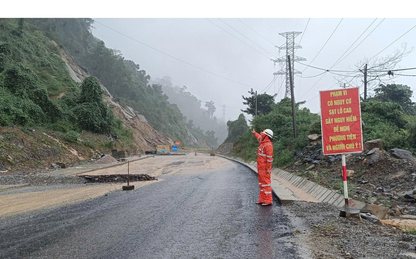 EVNCPC ứng trực 24/24, nỗ lực khôi phục điện tại miền Trung sau mưa lũ