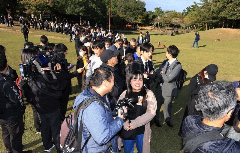 Nghi phạm &aacute;m s&aacute;t &ocirc;ng Abe Shinzo nhận tội, sốt v&eacute; dự kh&aacute;n phi&ecirc;n t&ograve;a - Ảnh 2.