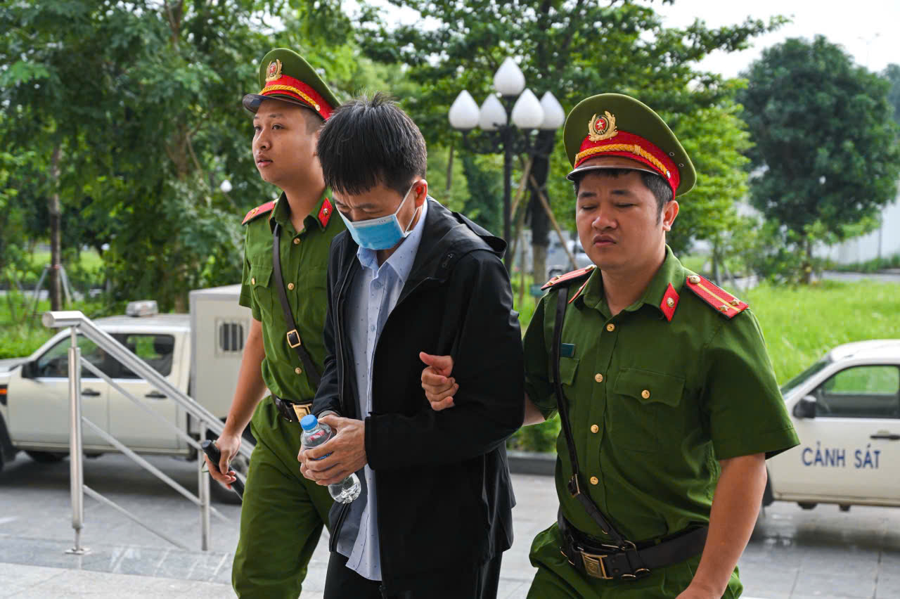 Cựu Ph&oacute; Chủ tịch tỉnh Ph&uacute; Thọ hầu to&agrave; trong vụ đ&aacute;nh bạc h&agrave;ng trăm triệu USD ở kh&aacute;ch sạn Pullman - Ảnh 7.