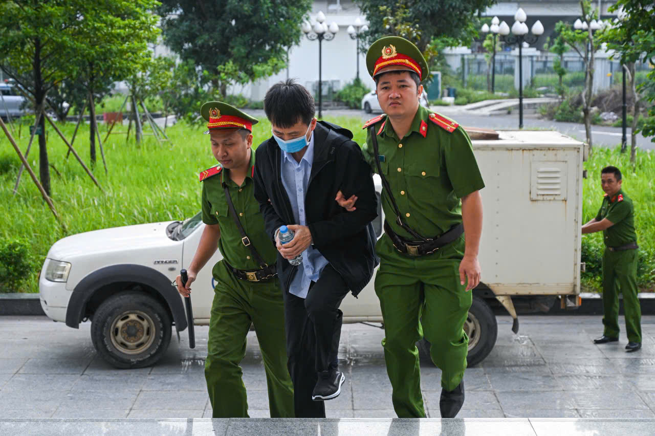 Cựu Ph&oacute; Chủ tịch tỉnh Ph&uacute; Thọ hầu to&agrave; trong vụ đ&aacute;nh bạc h&agrave;ng trăm triệu USD ở kh&aacute;ch sạn Pullman - Ảnh 6.