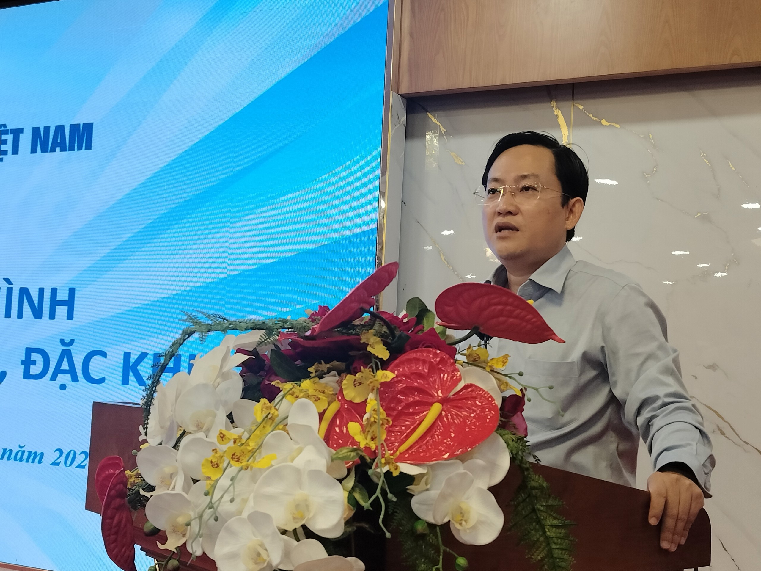 Chủ tịch Công đoàn xã, phường phải kiêm nhiệm quá nhiều nhiệm vụ - Ảnh 3.
