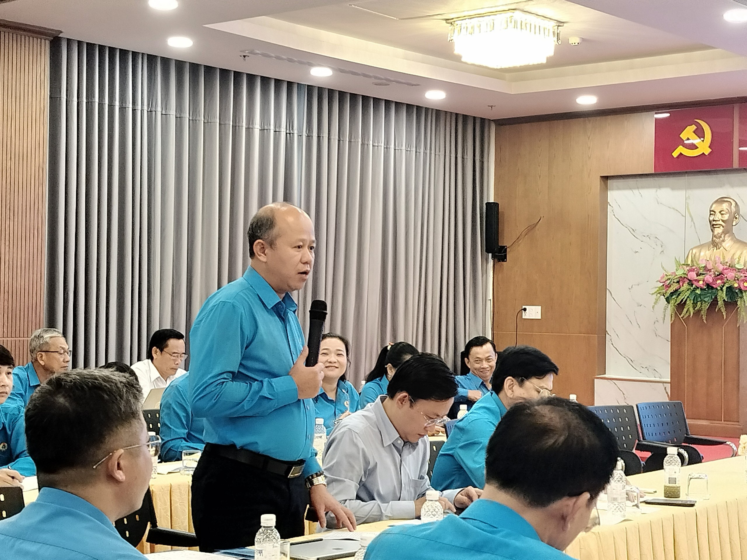 Chủ tịch Công đoàn xã, phường phải kiêm nhiệm quá nhiều nhiệm vụ - Ảnh 2.
