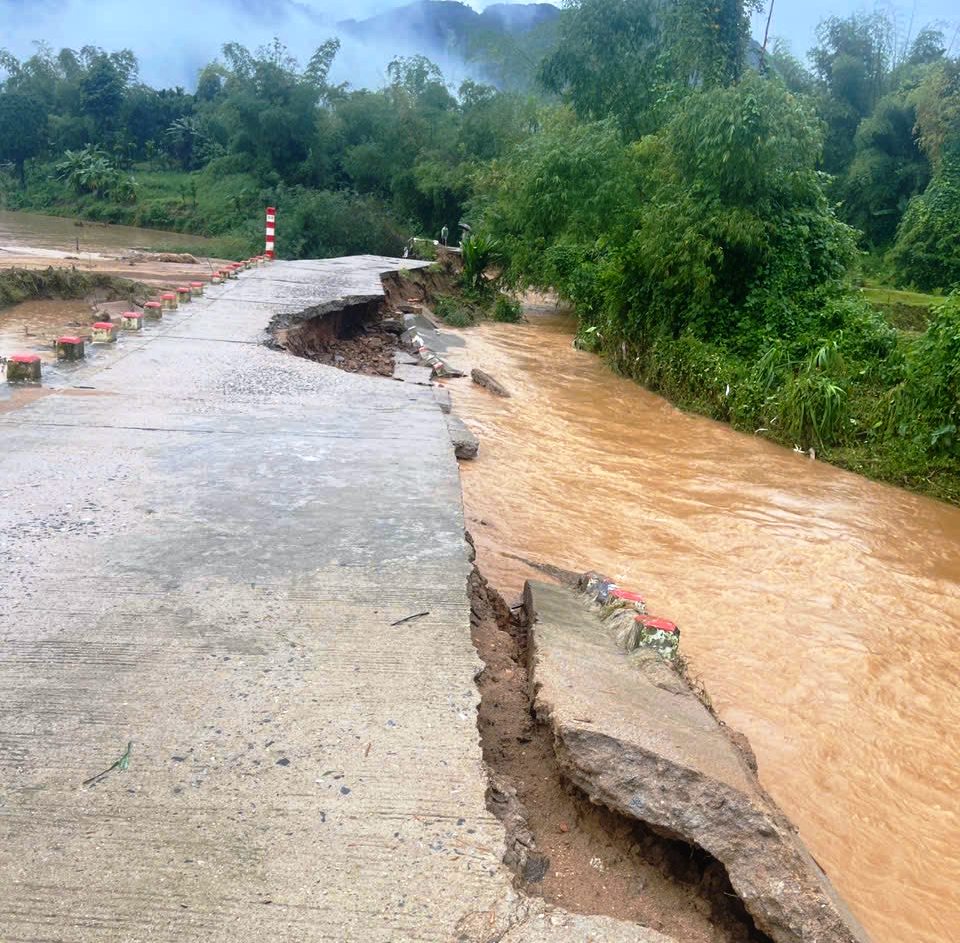 Khẩn cấp ngăn chặn lũ tr&agrave;n v&agrave;o trung t&acirc;m Quảng Ng&atilde;i - Ảnh 5.
