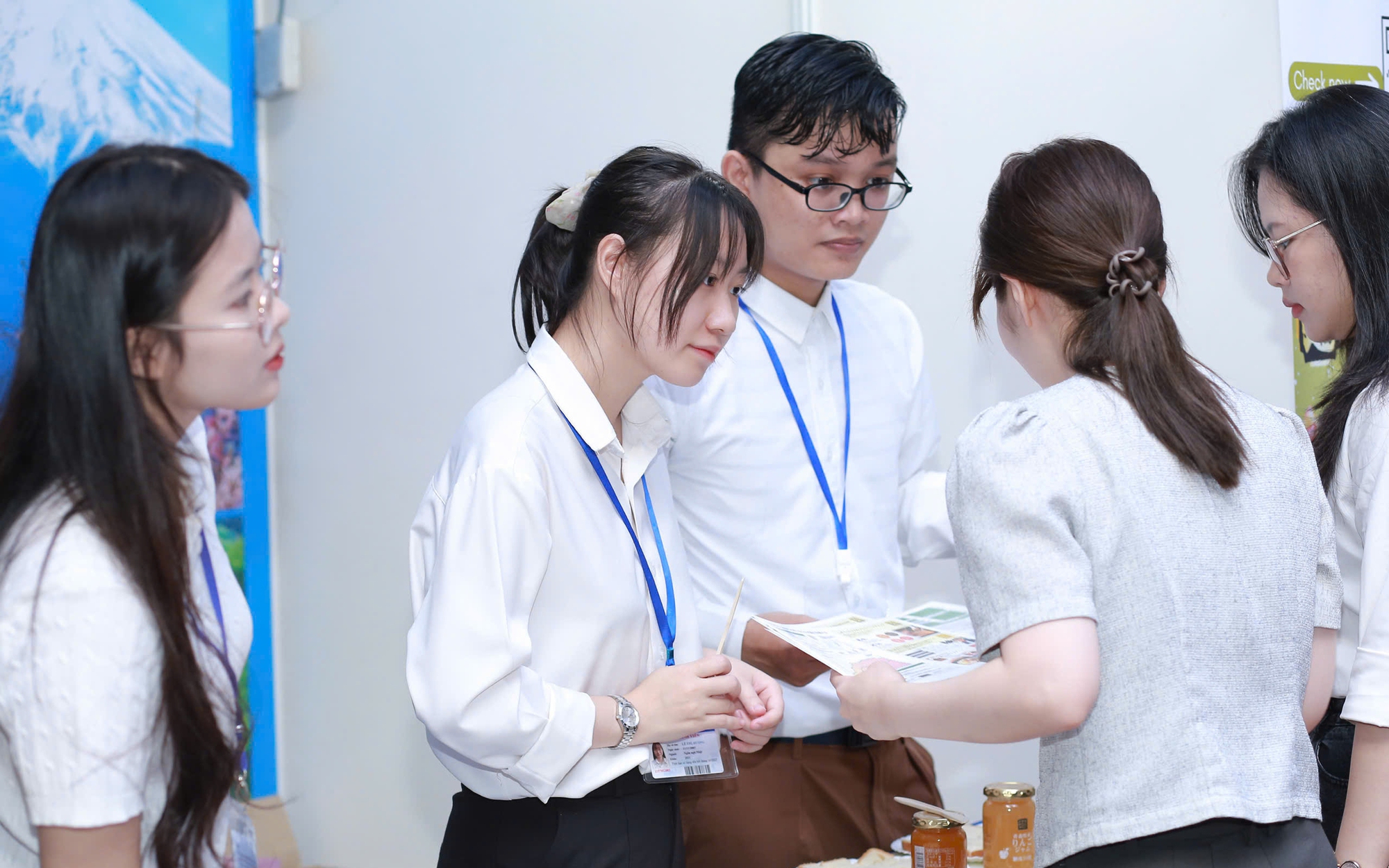 Lời giải cho "thanh niên 3 không"