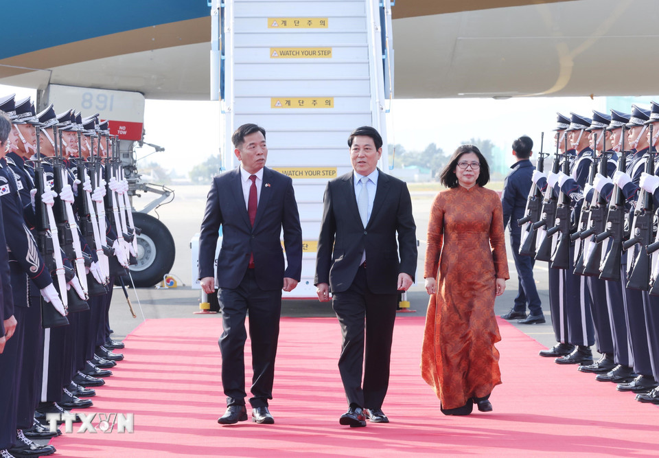 Chủ tịch nước Lương Cường đến H&agrave;n Quốc, bắt đầu chương tr&igrave;nh dự APEC 2025 - Ảnh 3.