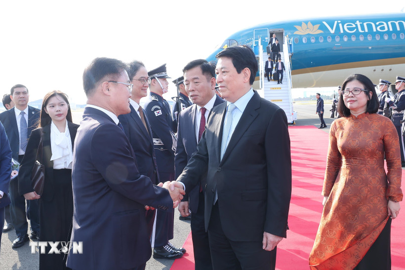 Chủ tịch nước Lương Cường đến H&agrave;n Quốc, bắt đầu chương tr&igrave;nh dự APEC 2025 - Ảnh 1.