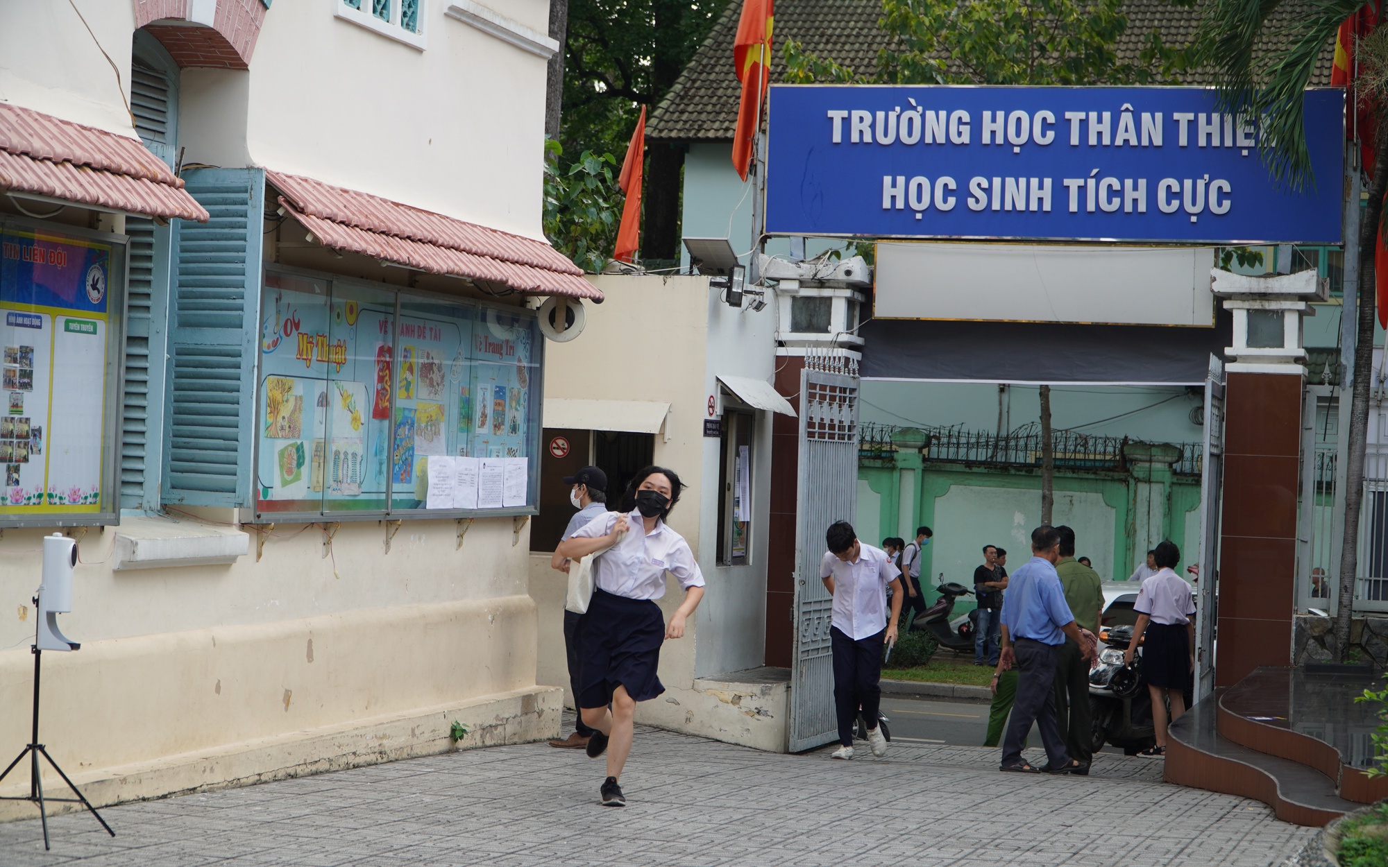 TP HCM: Trường học khẩn trương triển khai giải pháp an toàn giao thông giờ cao điểm