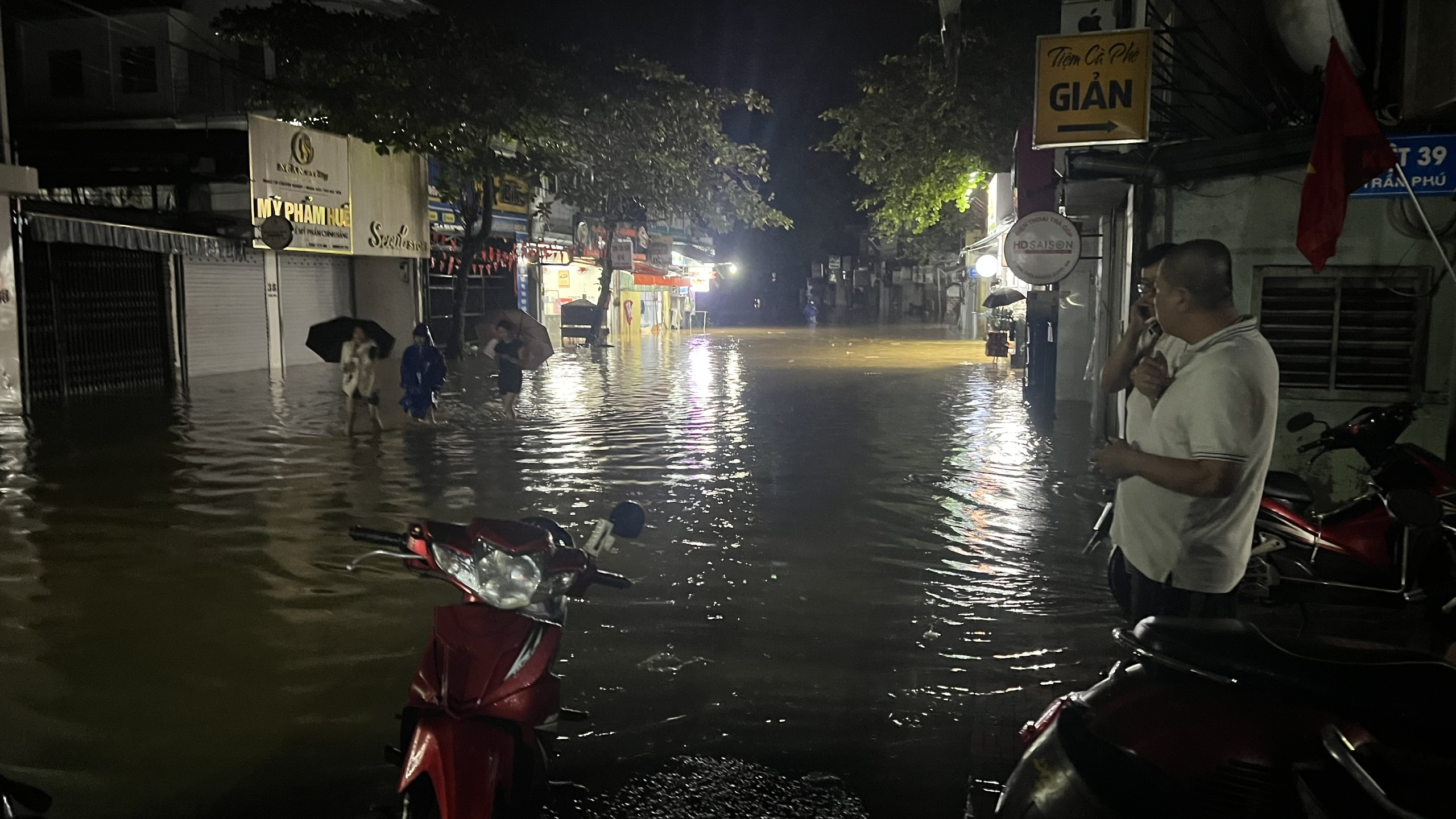 Nhiều người mất tích trong ngày lũ ở Huế lên trở lại - Ảnh 8.