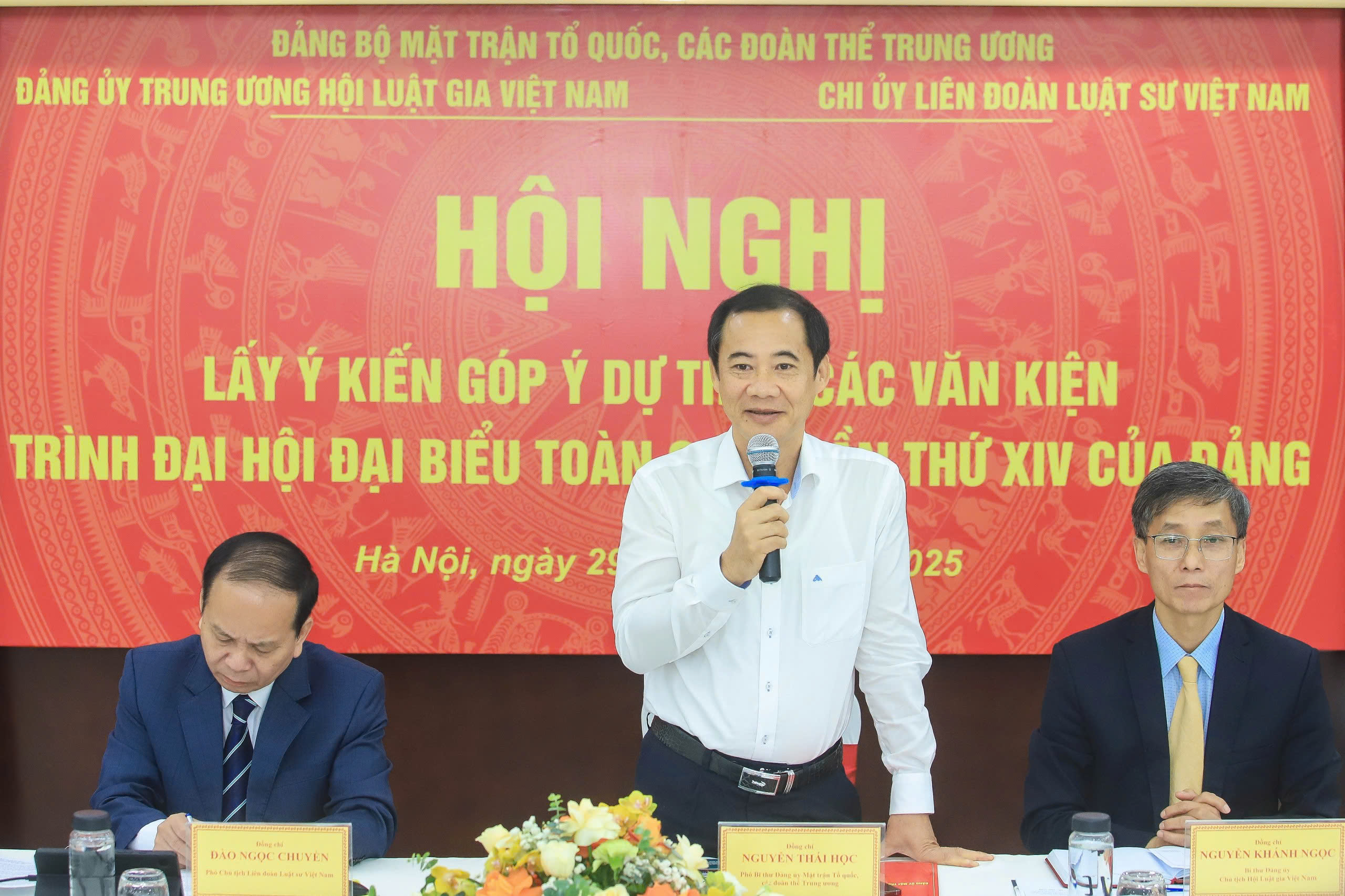 Hội Luật gia và Liên đoàn Luật sư góp ý dự thảo văn kiện Đại hội XIV của Đảng - Ảnh 1.