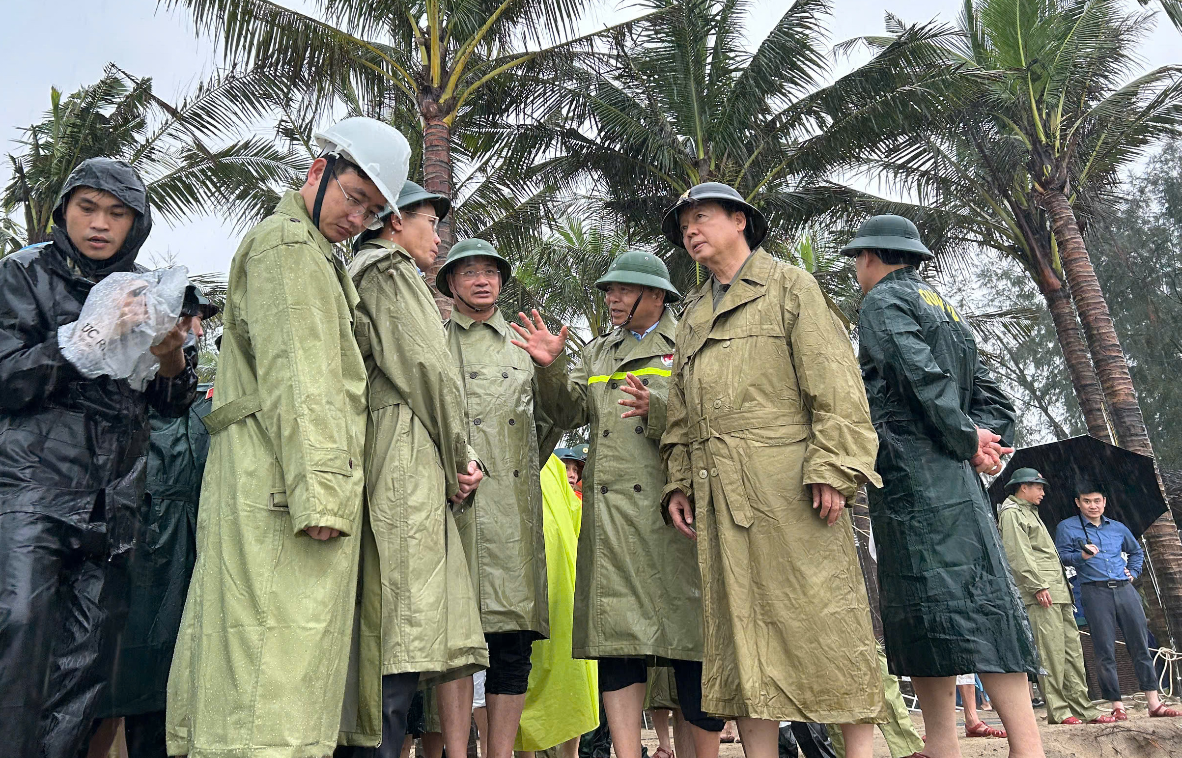 Ph&oacute; Thủ tướng Trần Hồng H&agrave; nhấn mạnh cần chủ động ứng ph&oacute; thi&ecirc;n tai tại Đ&agrave; Nẵng - Ảnh 1.