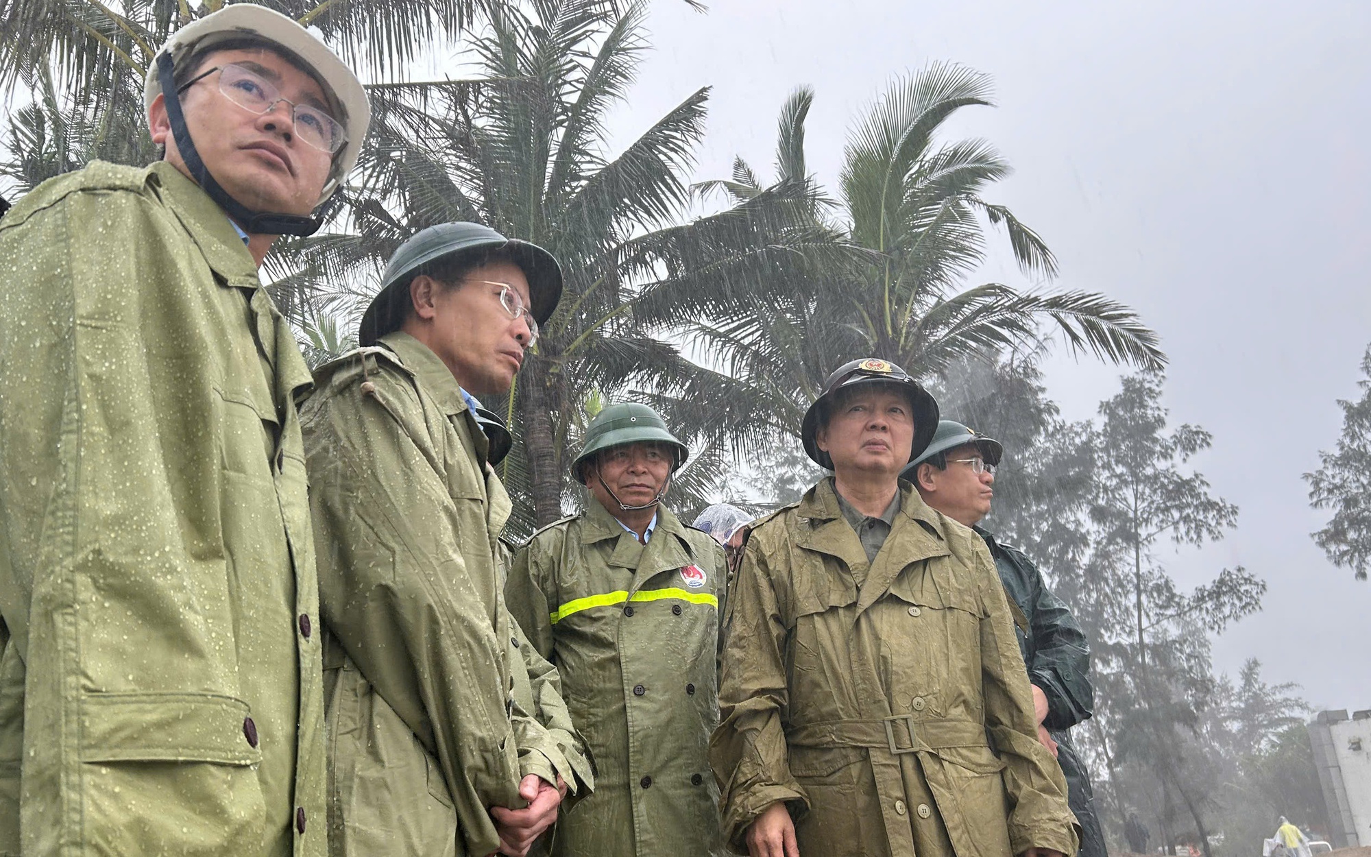 Phó Thủ tướng Trần Hồng Hà: "Làm ngày, làm đêm" khắc phục sạt lở - Ảnh 4.