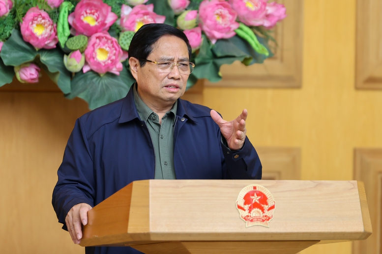 Thủ tướng chỉ đạo ứng phó với mưa lũ miền Trung khắc phục hậu quả thiên tai - Ảnh 1.