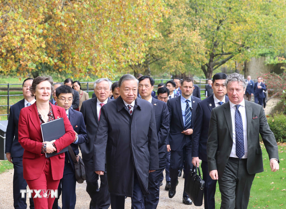 To&agrave;n văn ph&aacute;t biểu ch&iacute;nh s&aacute;ch quan trọng của Tổng B&iacute; thư T&ocirc; L&acirc;m tại Đại học Oxford - Ảnh 1.