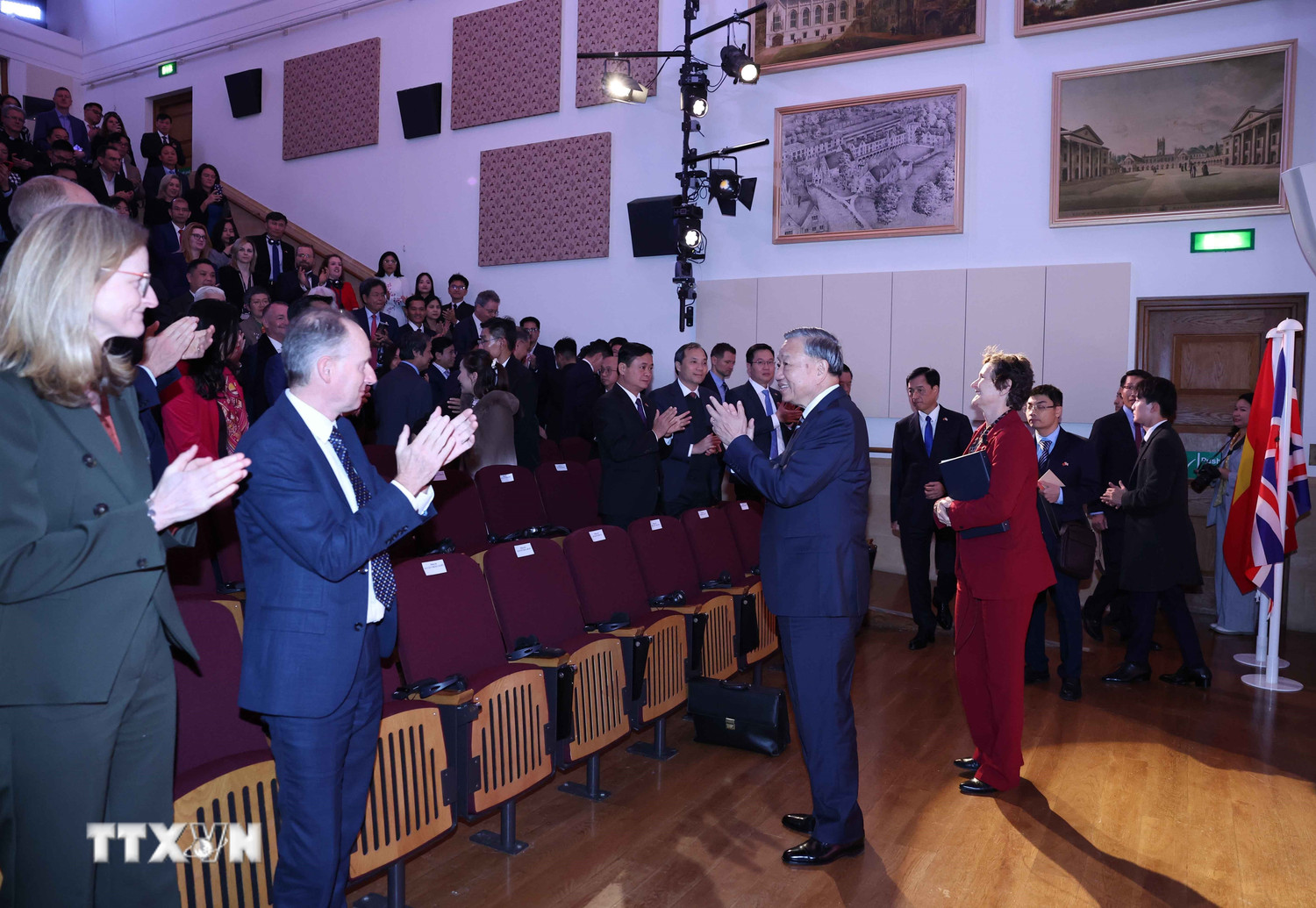 To&agrave;n văn ph&aacute;t biểu ch&iacute;nh s&aacute;ch quan trọng của Tổng B&iacute; thư T&ocirc; L&acirc;m tại Đại học Oxford - Ảnh 2.