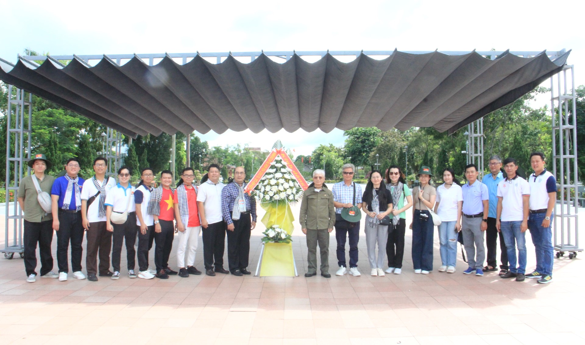 X&uacute;c động h&agrave;nh tr&igrave;nh về miền k&yacute; ức - Quảng Trị v&agrave; Biển đảo anh h&ugrave;ng - Ảnh 1.