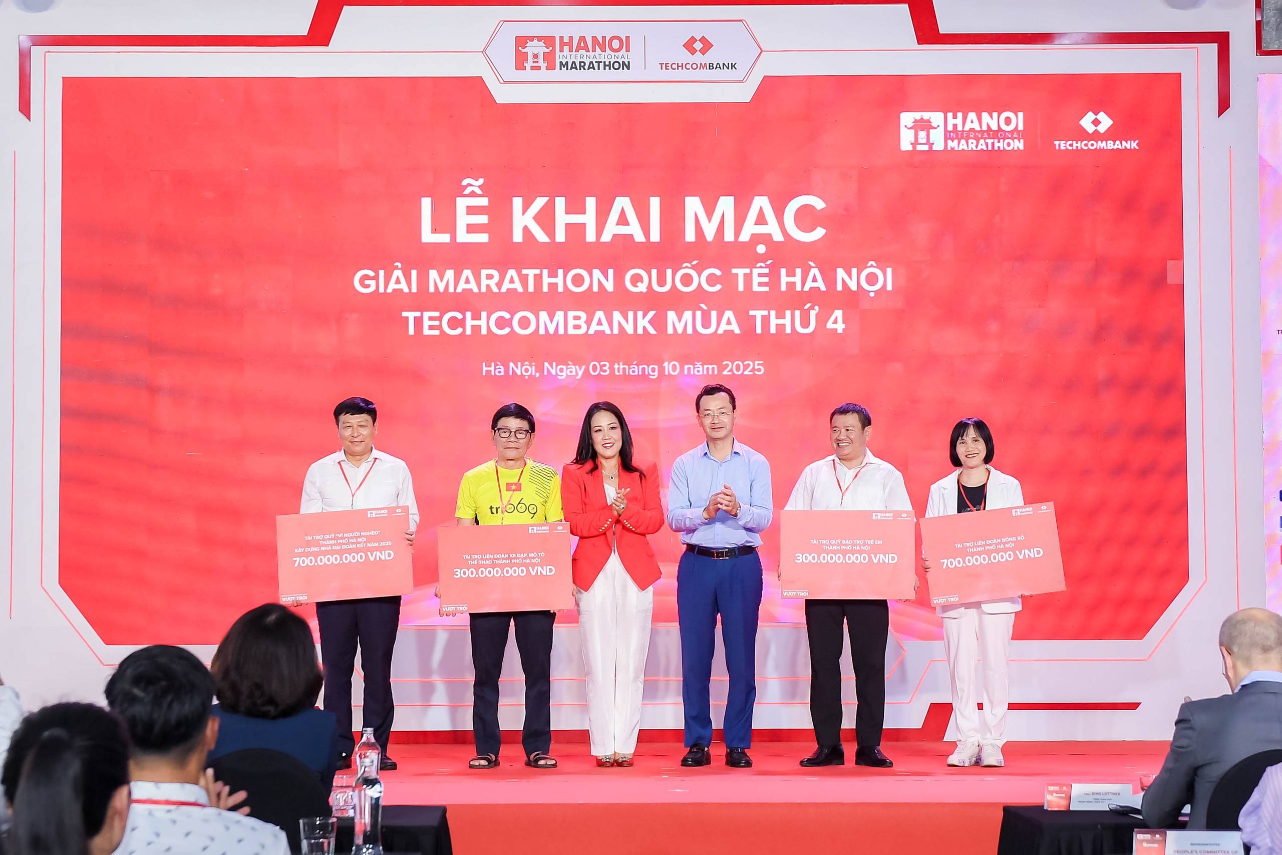 13.000 runners trong nước v&agrave; quốc tế đua t&agrave;i tại Giải Marathon Quốc tế H&agrave; Nội Techcombank - Ảnh 4.