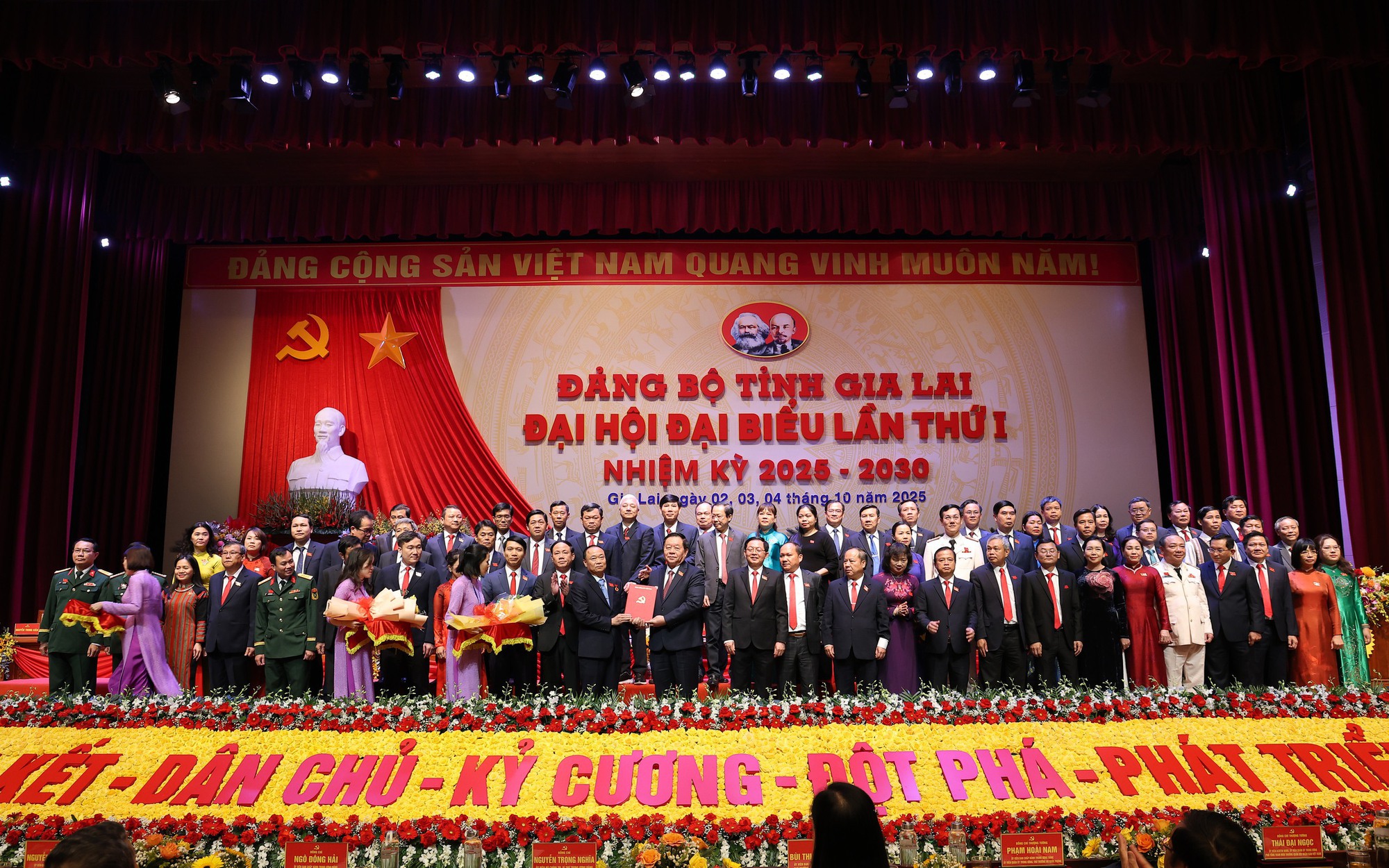 Ông Nguyễn Ngọc Lương tái đắc cử Chủ tịch Ủy ban MTTQ Việt Nam tỉnh Gia Lai - Ảnh 2.