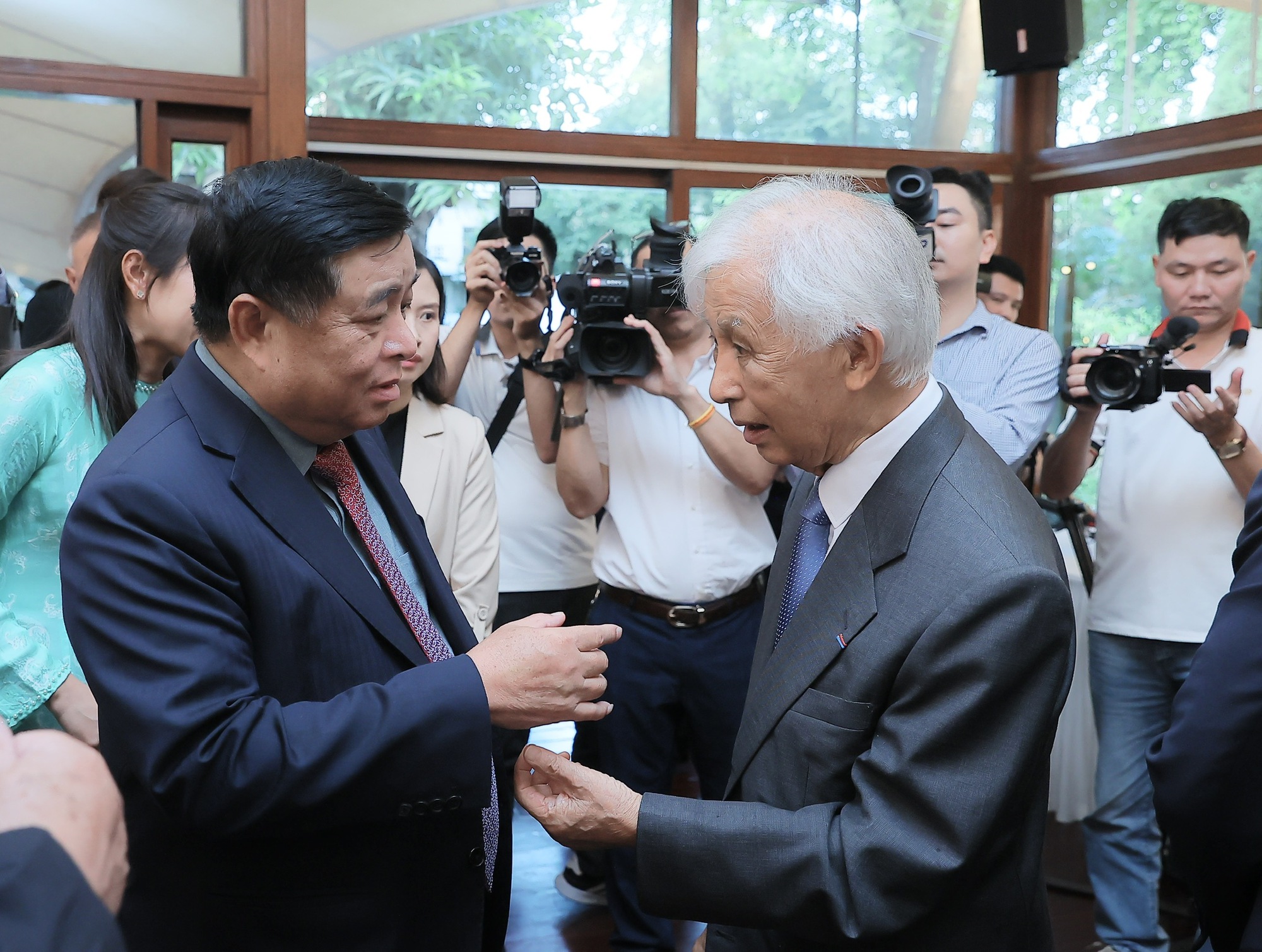 Trao Hu&acirc;n chương Bắc đẩu Bội tinh tặng Gi&aacute;o sư Jean Trần Thanh V&acirc;n v&agrave; Gi&aacute;o sư L&ecirc; Kim Ngọc - Ảnh 2.