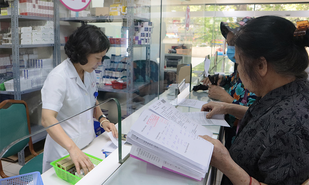 Bộ Y tế phản hồi kiến nghị bỏ chuyển tuyến kh&aacute;m chữa bệnh BHYT - Ảnh 1.