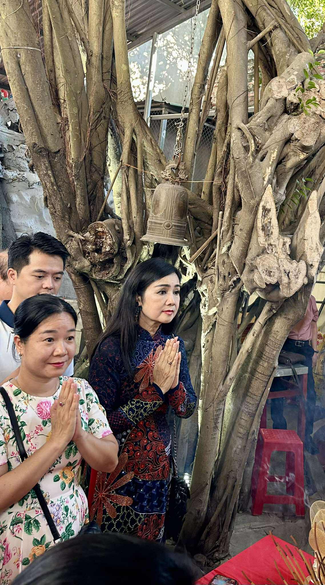 Thu H&agrave;, Minh Vượng v&agrave; đ&ocirc;ng nghệ sĩ lễ d&acirc;ng hương Đền V&acirc;n Thị &ndash; Ninh B&igrave;nh  - Ảnh 7.