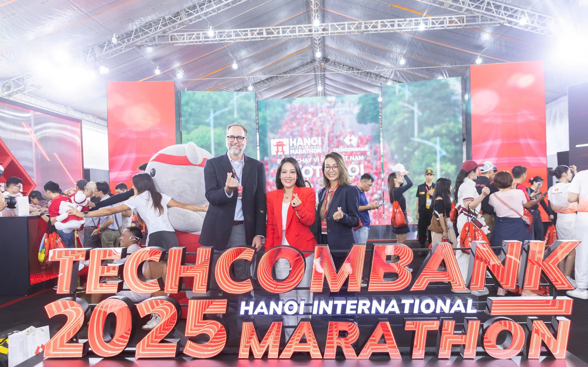 13.000 runners trong nước và quốc tế đua tài tại Giải Marathon Quốc tế Hà Nội Techcombank