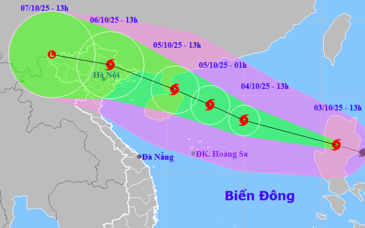 Bão Matmo giật cấp 13 và dự báo còn mạnh thêm, 2 kịch bản đổ bộ