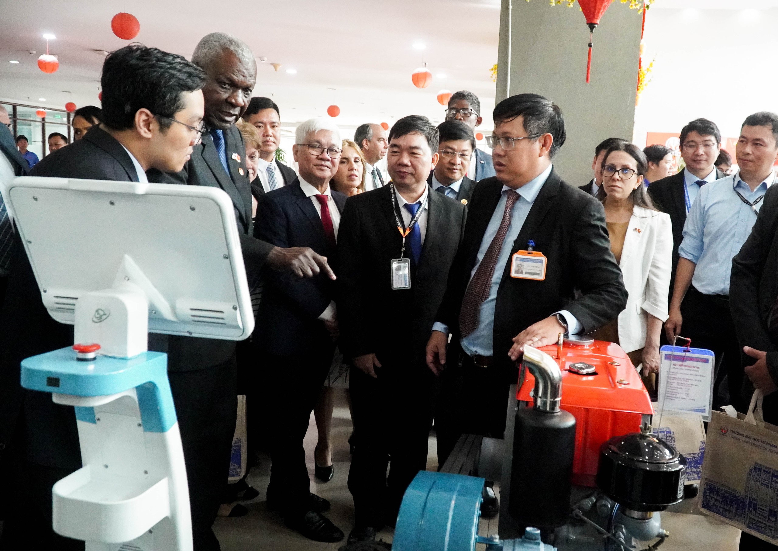 Chủ tịch Quốc hội Cuba ấn tượng với m&aacute;y bay kh&ocirc;ng người l&aacute;i do sinh vi&ecirc;n Việt Nam nghi&ecirc;n cứu- Ảnh 6.