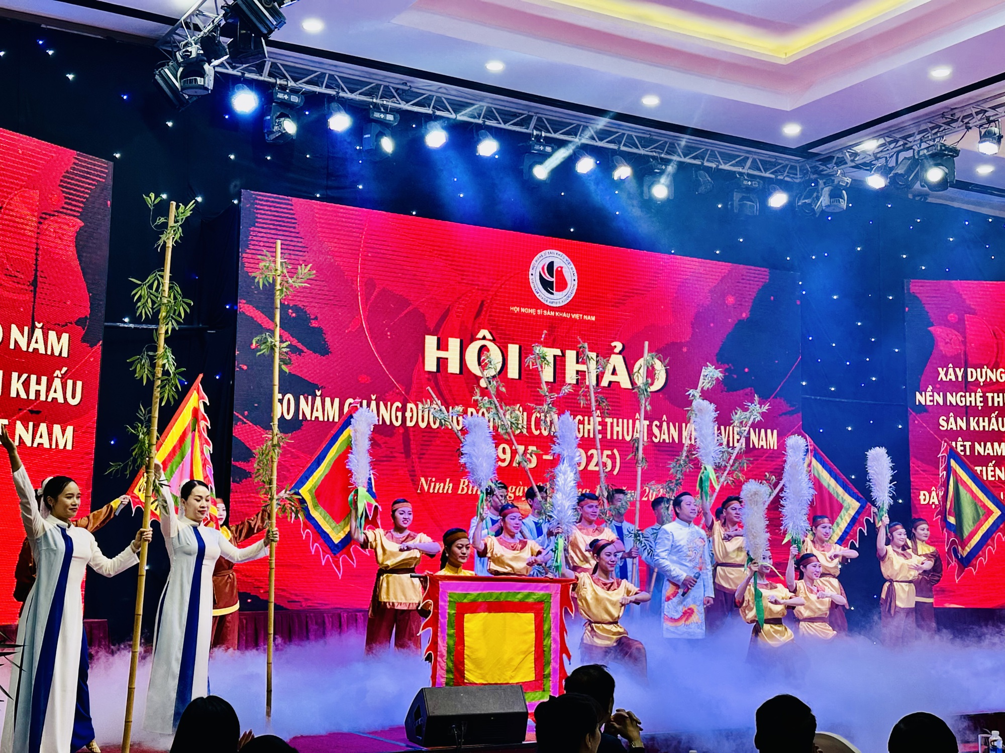 "50 năm đổi mới của Nghệ thuật s&acirc;n khấu Việt Nam" &ndash; Nh&igrave;n lại để tiến bước mạnh mẽ- Ảnh 1.