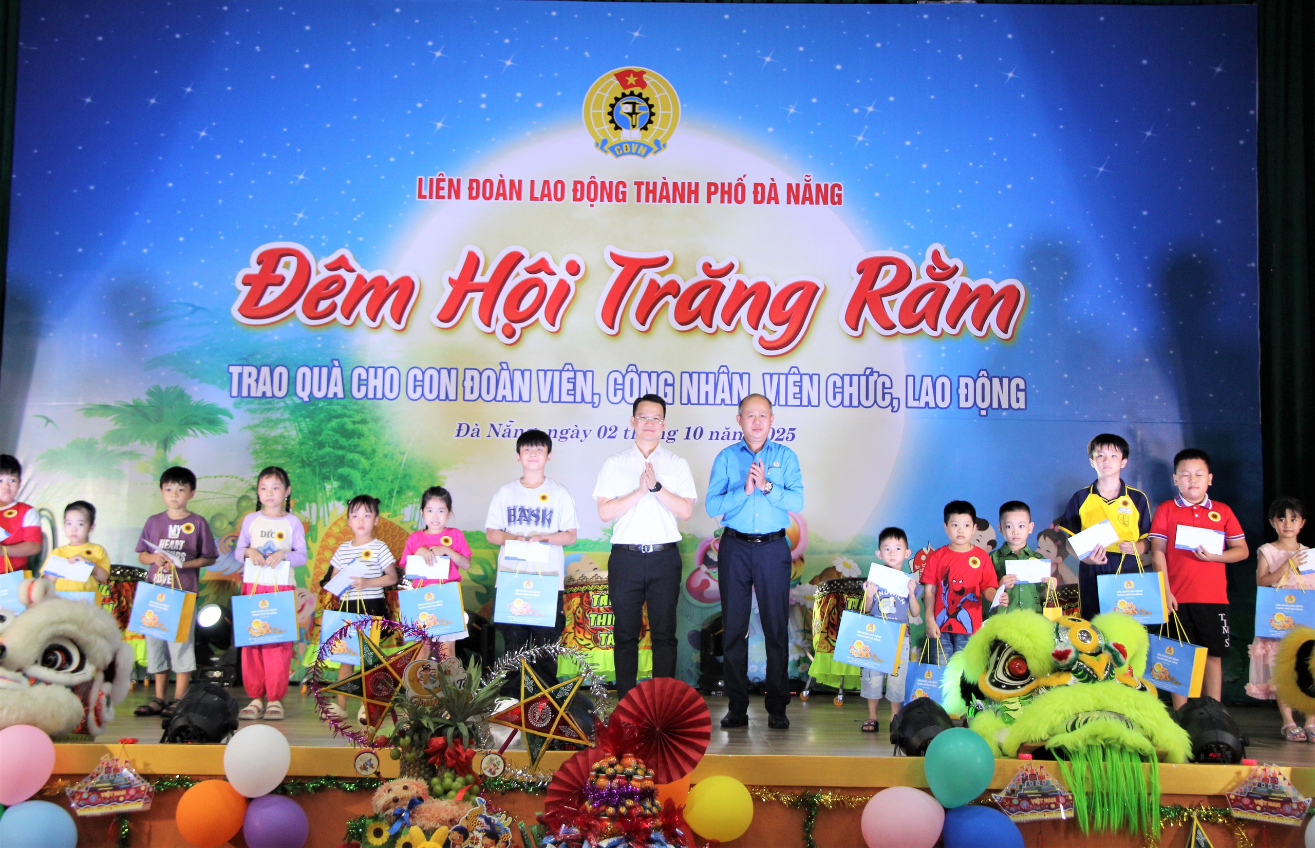C&ocirc;ng đo&agrave;n Đ&agrave; Nẵng chi gần 1 tỉ đồng chăm lo Tết Trung thu cho con đo&agrave;n vi&ecirc;n - Ảnh 1.