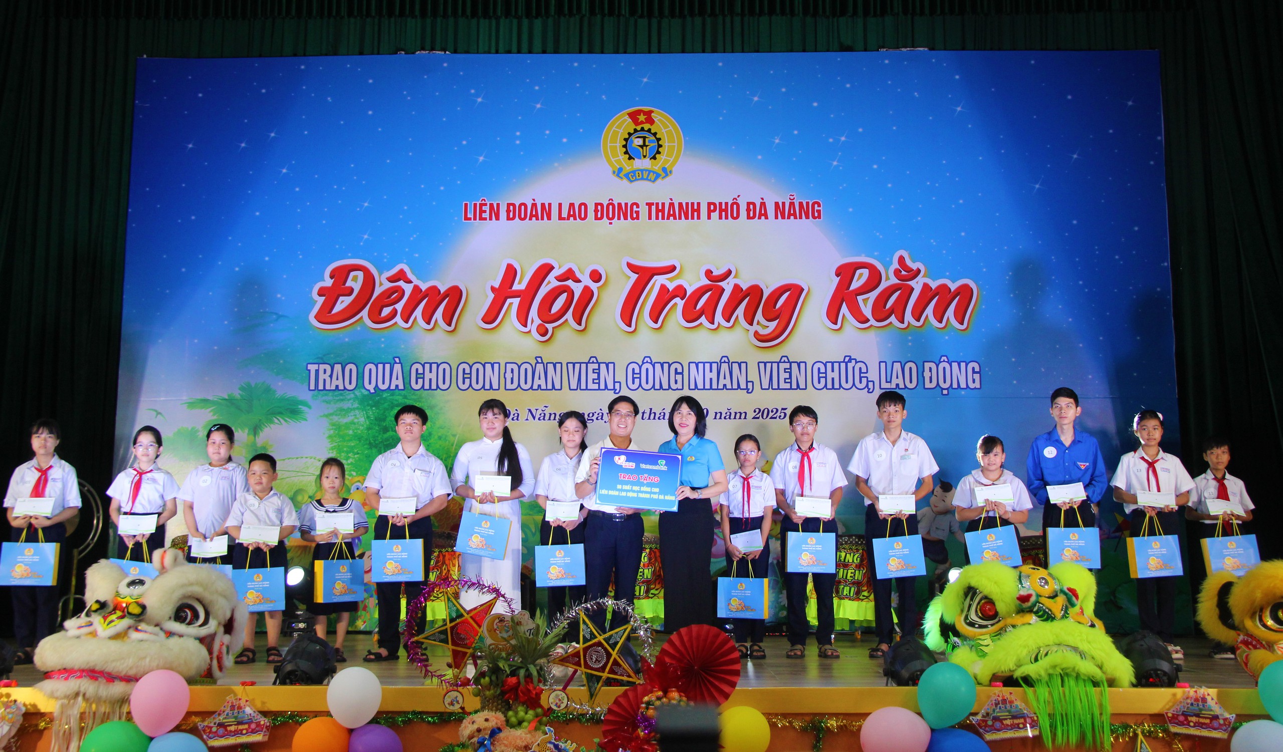 C&ocirc;ng đo&agrave;n Đ&agrave; Nẵng chi gần 1 tỉ đồng chăm lo Tết Trung thu cho con đo&agrave;n vi&ecirc;n - Ảnh 2.