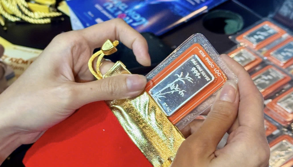 Gi&aacute; bạc h&ocirc;m nay 3-10: Giảm mạnh, cửa h&agrave;ng n&agrave;o b&aacute;n gi&aacute; thấp nhất?- Ảnh 1.
