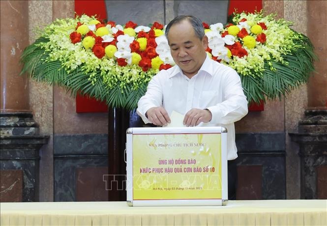 Văn phòng Chủ tịch nước quyên góp hỗ trợ đồng bào khắc phục hậu quả bão số 10 - Ảnh 2.