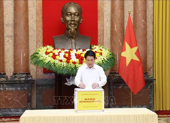 Văn phòng Chủ tịch nước quyên góp hỗ trợ đồng bào khắc phục hậu quả bão số 10 - Ảnh 1.
