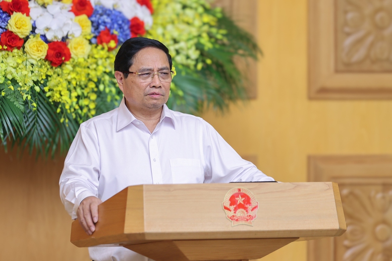 Thủ tướng: Kh&ocirc;ng để người d&acirc;n sống trong cảnh "m&agrave;n trời chiếu đất"- Ảnh 1.