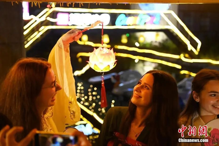 Những điều th&uacute; vị kh&ocirc;ng thể bỏ qua về Tết Trung Thu ở nhiều nước - Ảnh 4.