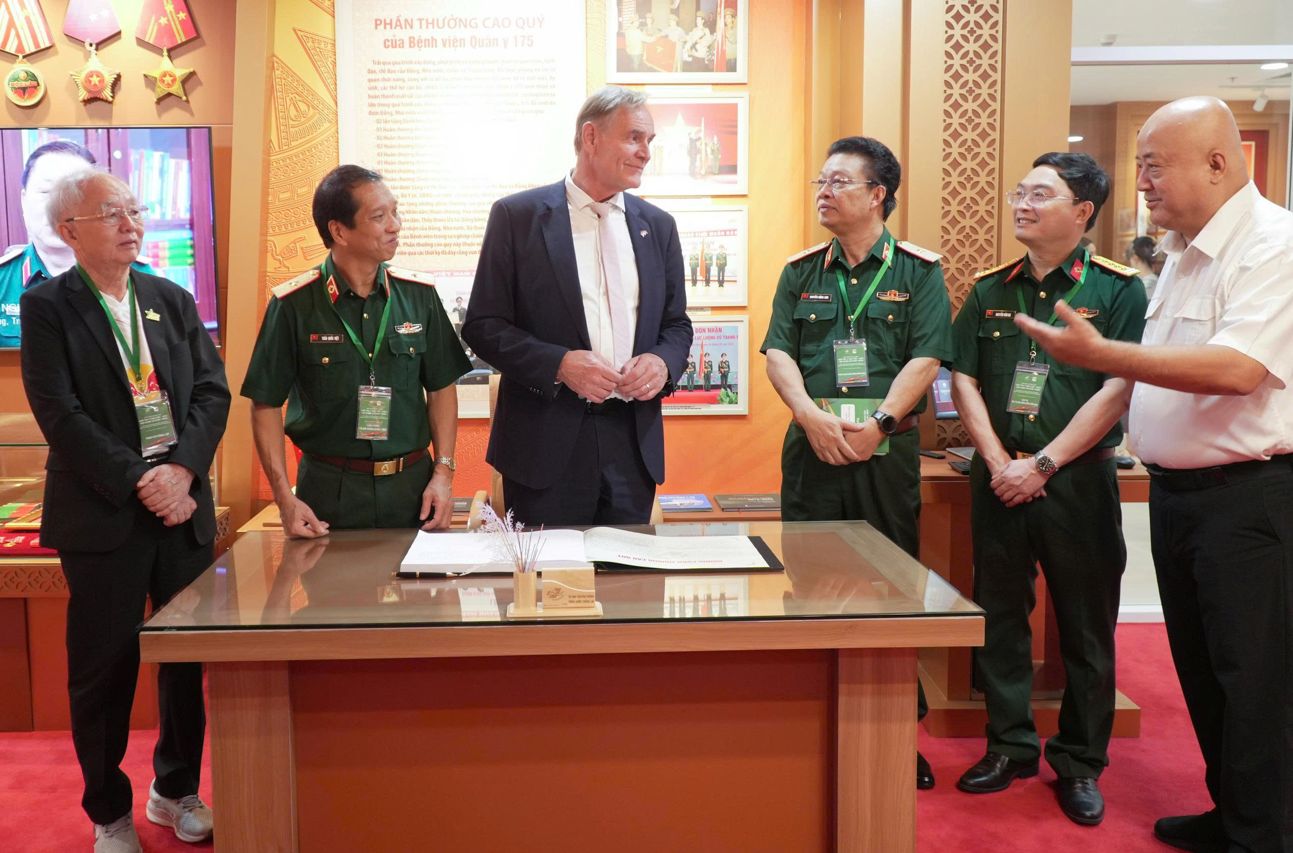 Sức khỏe tâm thần thời đại AI: Cần được giáo dục và đào tạo bài bản- Ảnh 2.