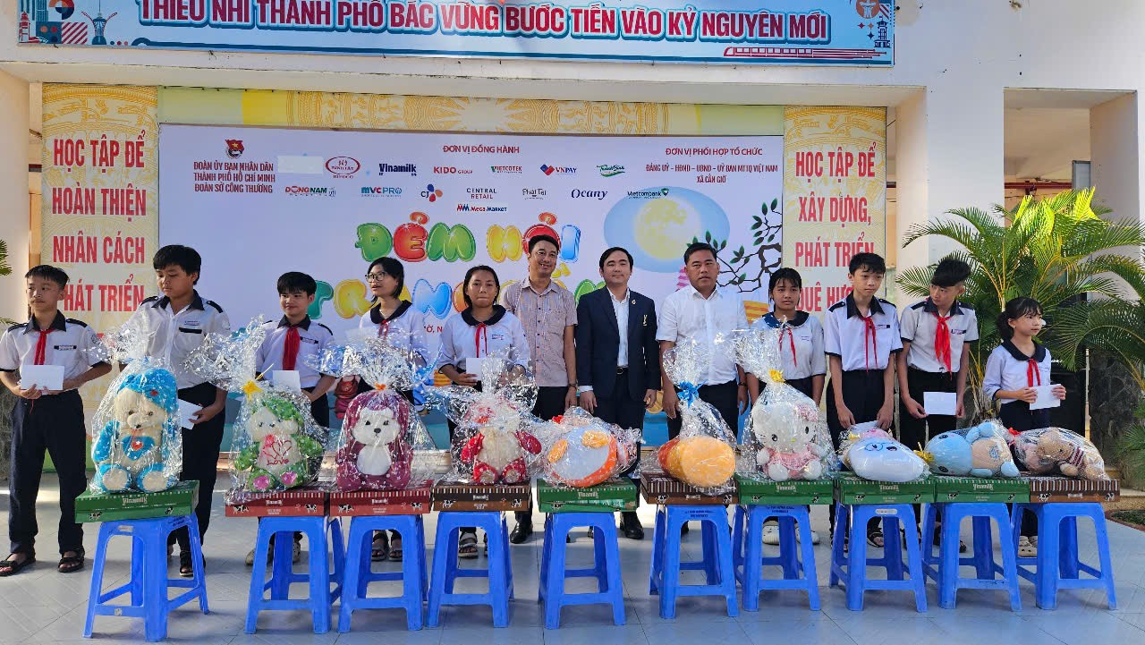 Đêm hội trăng rằm mang niềm vui đến 1.300 thiếu nhi Cần Giờ - Ảnh 5.