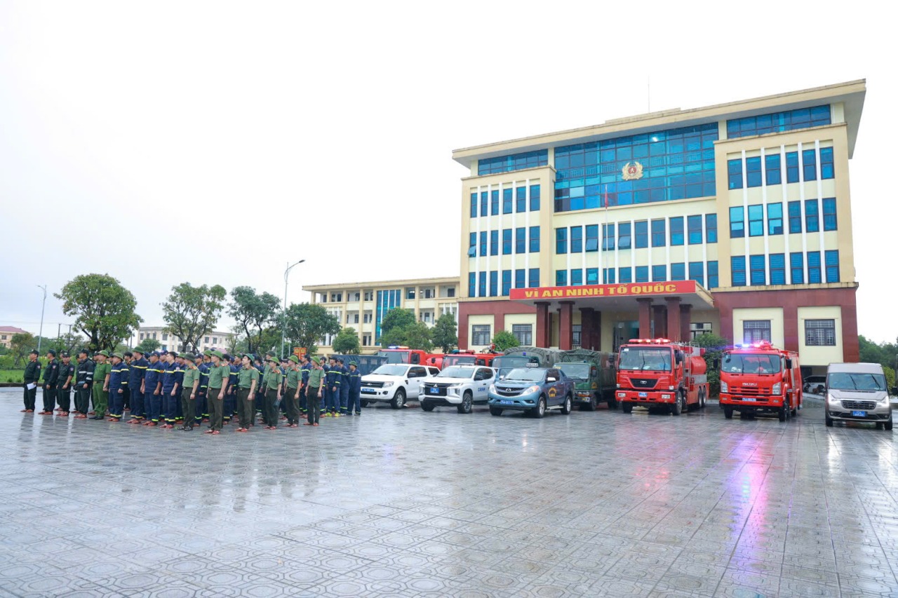 104 công an Quảng Trị lên đường làm nhiệm vụ đặc biệt tại Huế - Ảnh 4.