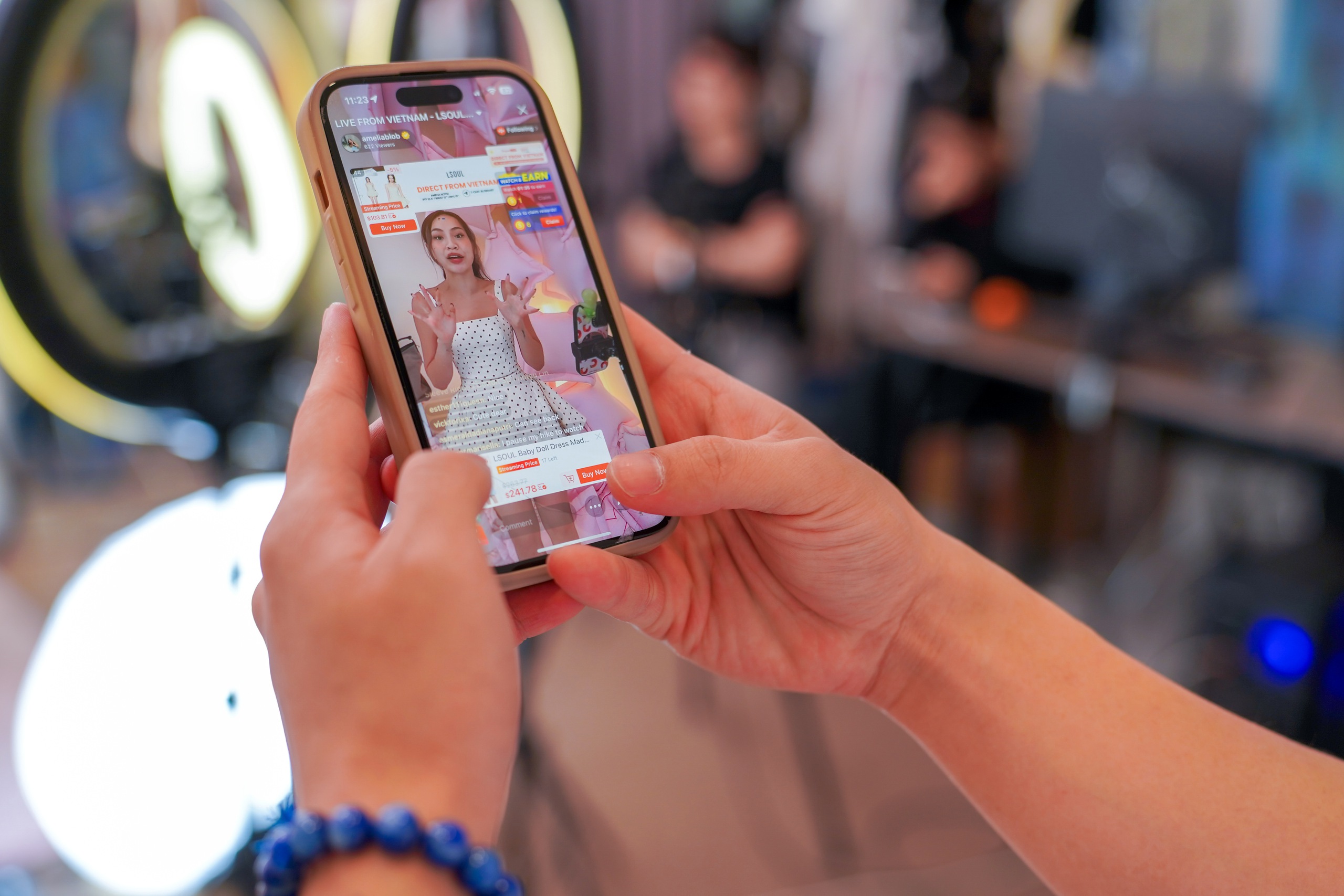 Livestream của LSOUL tr&ecirc;n Shopee đưa thời trang Việt đến Singapore - Ảnh 5.
