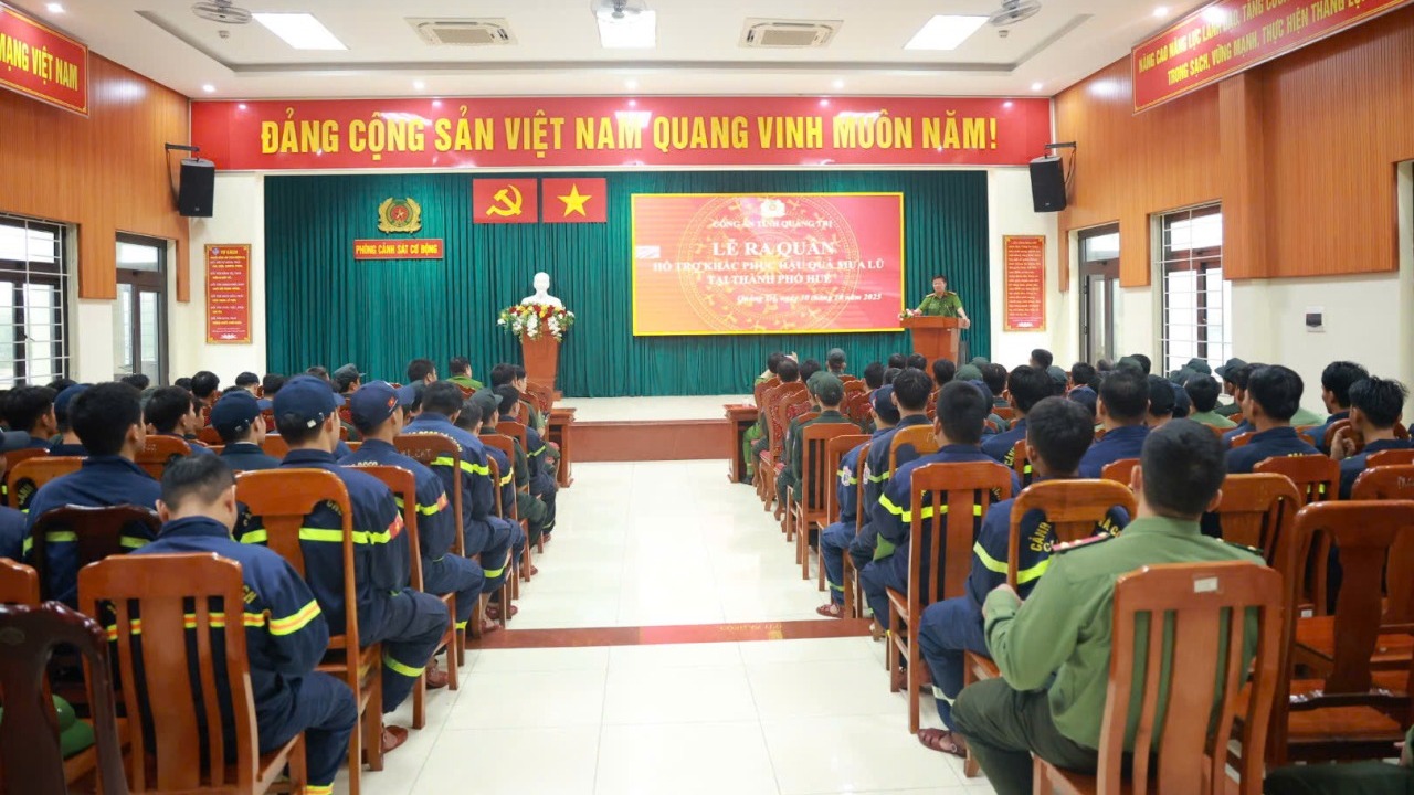 104 công an Quảng Trị lên đường làm nhiệm vụ đặc biệt tại Huế - Ảnh 3.