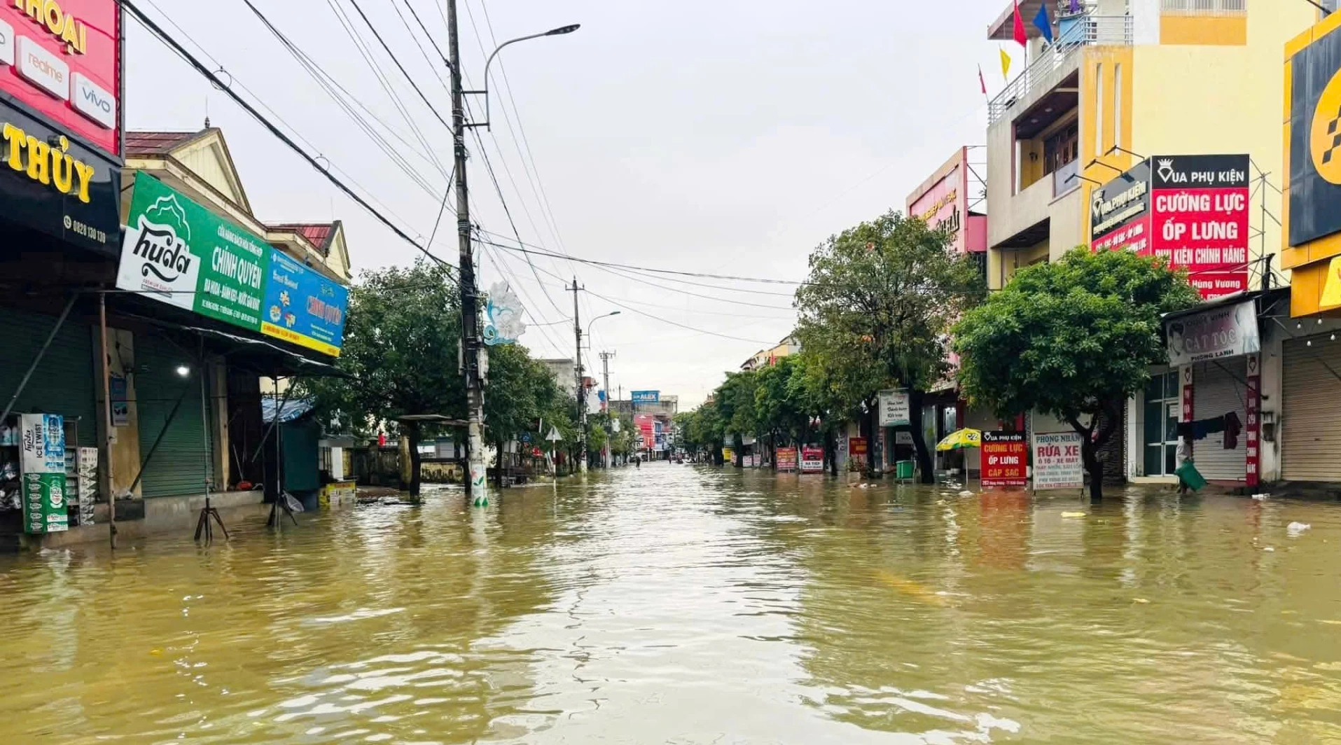 Mưa lũ g&acirc;y ngập h&agrave;ng chục nh&agrave; d&acirc;n ở Lệ Thủy - Ảnh 1.