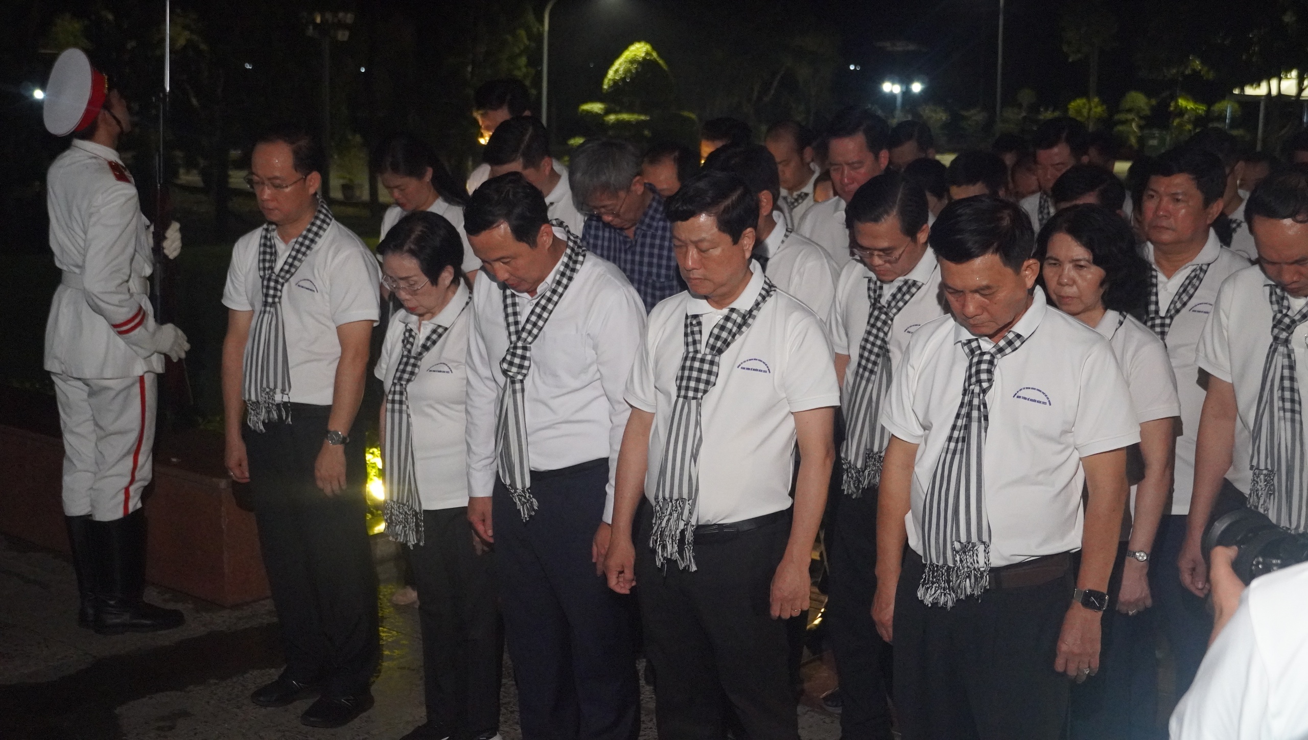 Đảng ủy c&aacute;c cơ quan Đảng TP HCM tổ chức chuỗi hoạt động an sinh x&atilde; hội, tri &acirc;n tại C&ocirc;n Đảo - Ảnh 3.