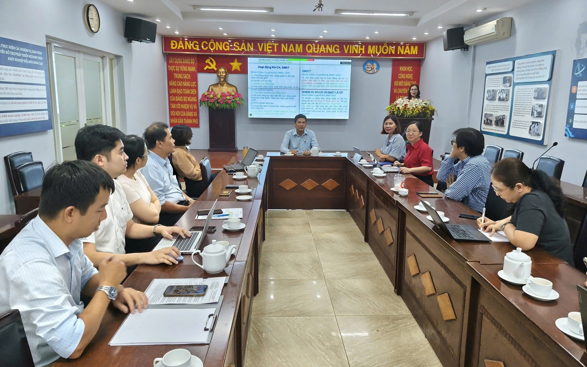 TP HCM: Thúc đẩy ứng dụng công nghệ vào quy trình quản lý điều hành tại 168 xã, phường, đặc khu