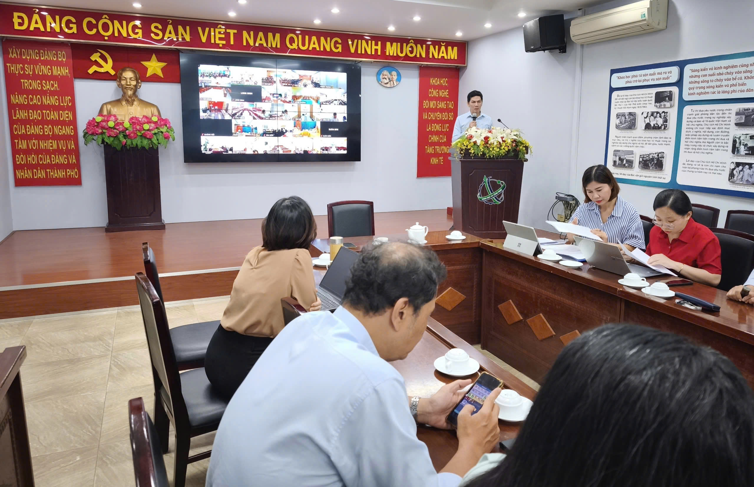 Th&uacute;c đẩy ứng dụng c&ocirc;ng nghệ số v&agrave;o quy tr&igrave;nh quản l&yacute; điều h&agrave;nh tại 168 x&atilde;, phường, đặc khu - Ảnh 1.