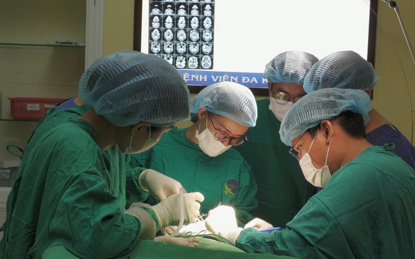 10 năm có cảm giác vướng họng, đến bệnh viện phát hiện điều bất ngờ