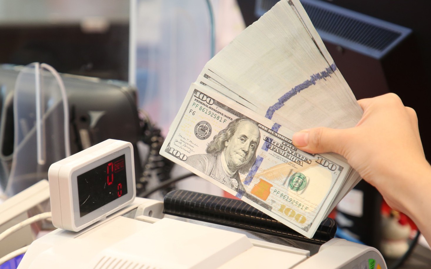 Ngân hàng Nhà nước mạnh tay với tình trạng mua, bán USD trái phép