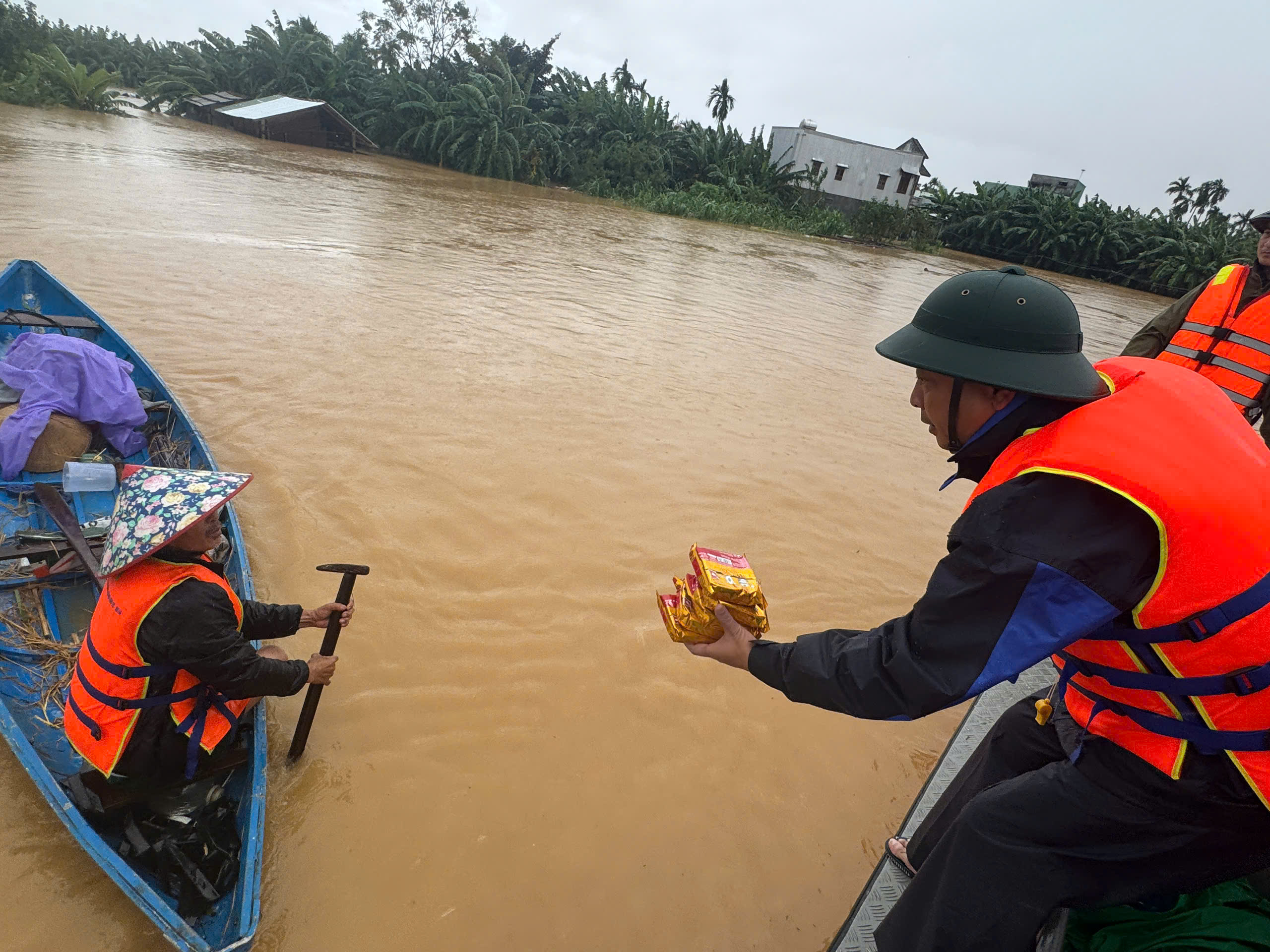 Dự b&aacute;o mưa lớn tại Đ&agrave; Nẵng: Y&ecirc;u cầu xả nước c&aacute;c thủy điện để đ&oacute;n lũ - Ảnh 1.