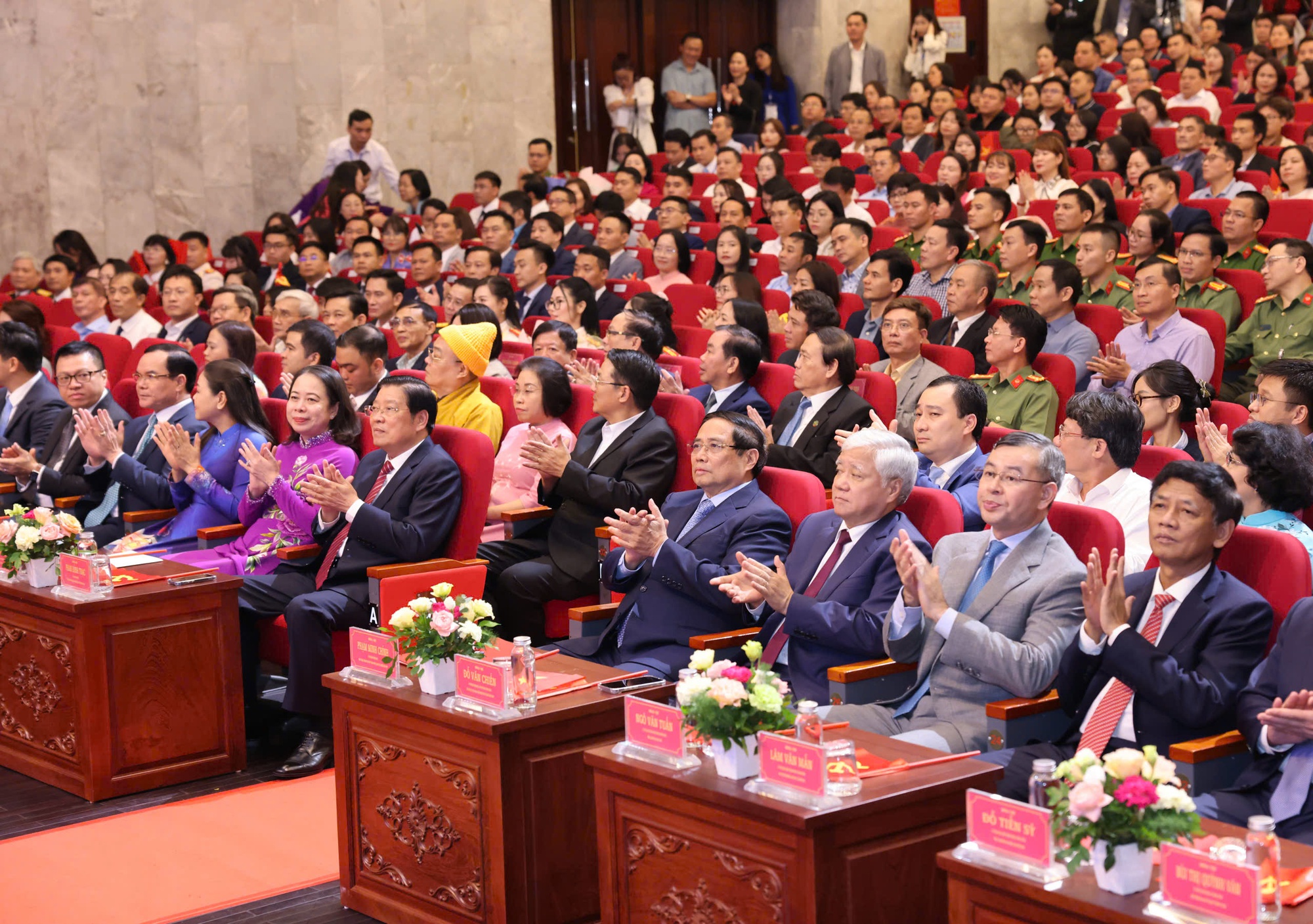 Thủ tướng Phạm Minh ch&iacute;nh ph&aacute;t biểu tại giải b&aacute;o ch&iacute; ph&ograve;ng chống tham nhũng , l&atilde;ng ph&iacute; - Ảnh 1.