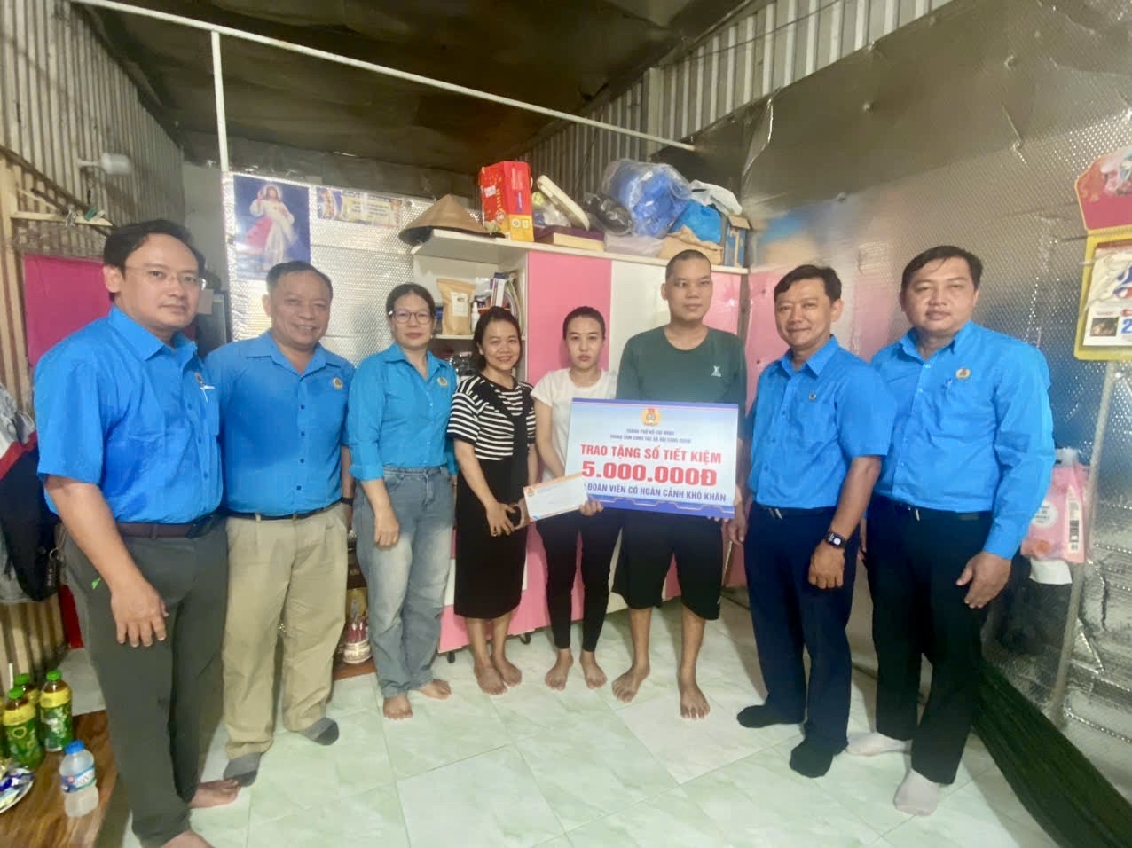 TP HCM: Nữ c&ocirc;ng nh&acirc;n ấm l&ograve;ng khi nhận được sự quan t&acirc;m của tổ chức C&ocirc;ng đo&agrave;n - Ảnh 2.